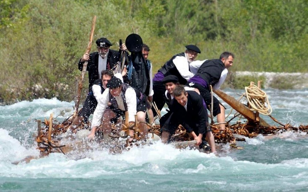 Agua, tradición y fervor, unidos en abril