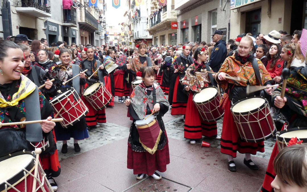 Senderismo por las tierras de las tradiciones de mayo