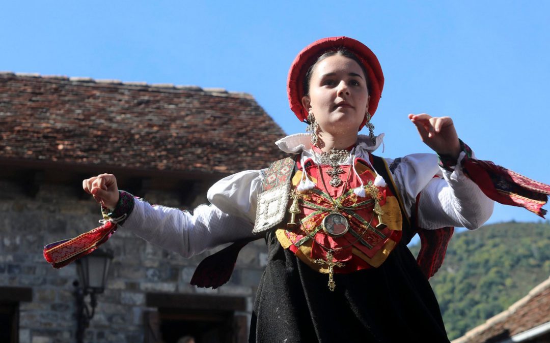 Un paseo por la tradición del traje ansotano